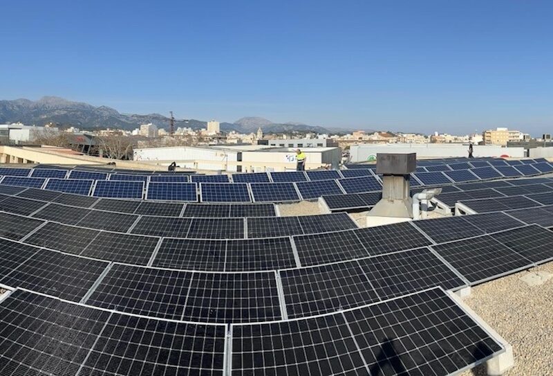 Áltima completa el plan de instalación de placas fotovoltaicas en 13 de sus tanatorios