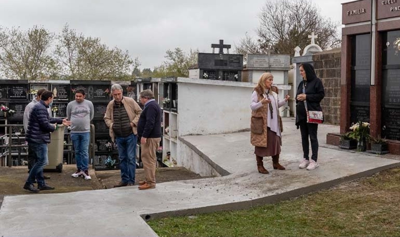 El Ayuntamiento remodela todas las calles interiores del cementerio municipal de Polanco