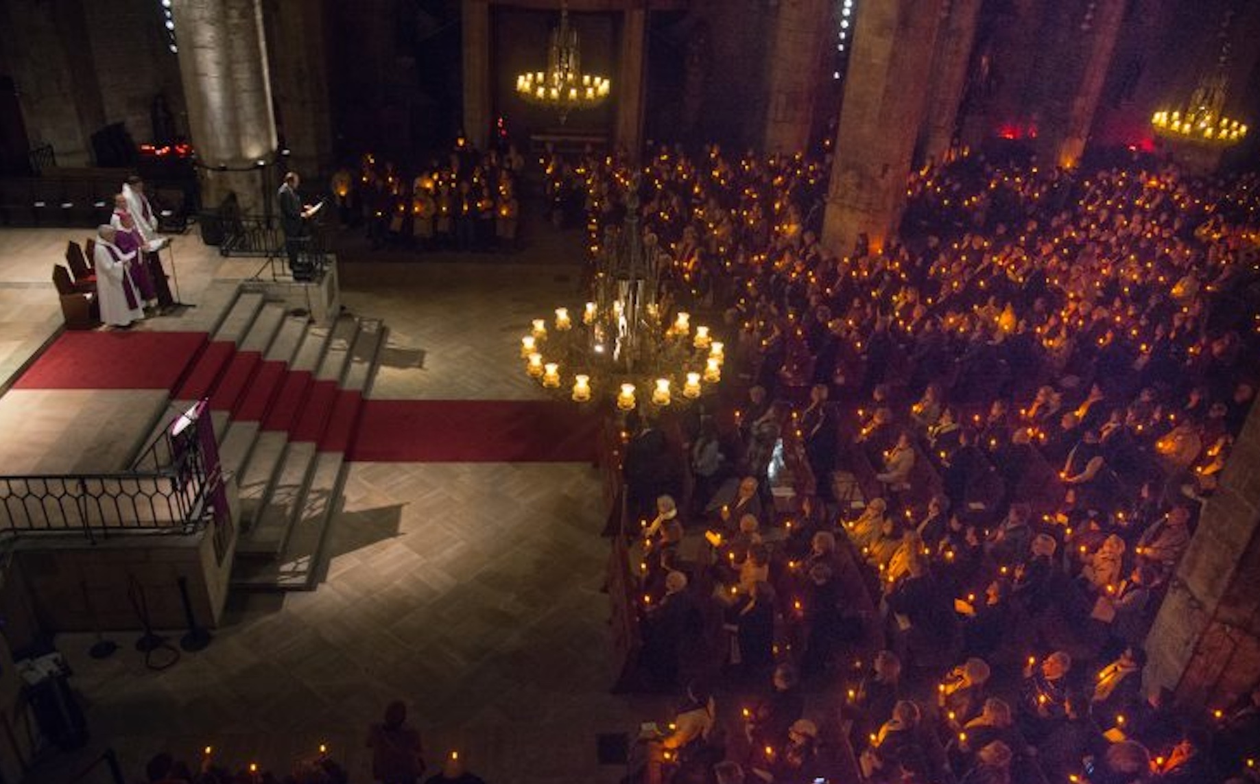 La misa memorial de Mémora – Serveis Funeraris de Barcelona congrego a cerca de 2.000 personas