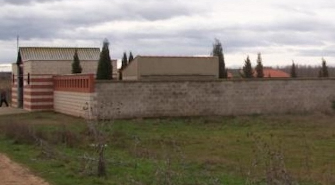 Después de 26 años sin realizar inhumaciones se cierra el viejo cementerio de Regueras de Abajo