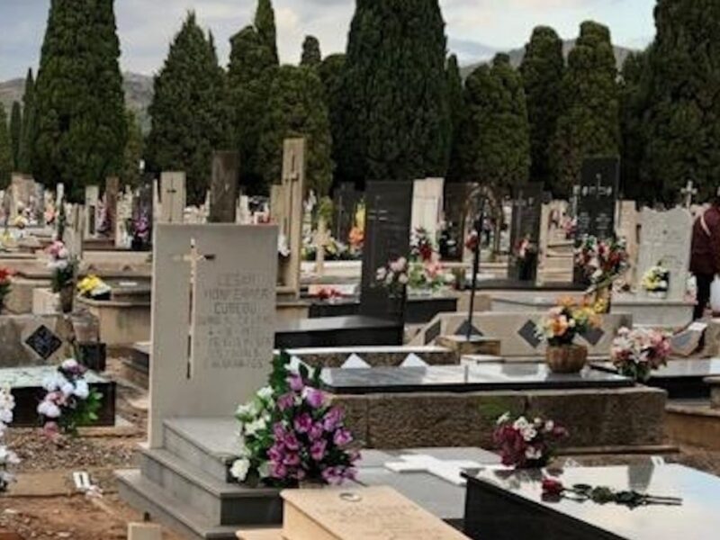 ‘Viure la Mort’, propone un itinerario teatralizado a través de las sepulturas del cementerio de Castellón