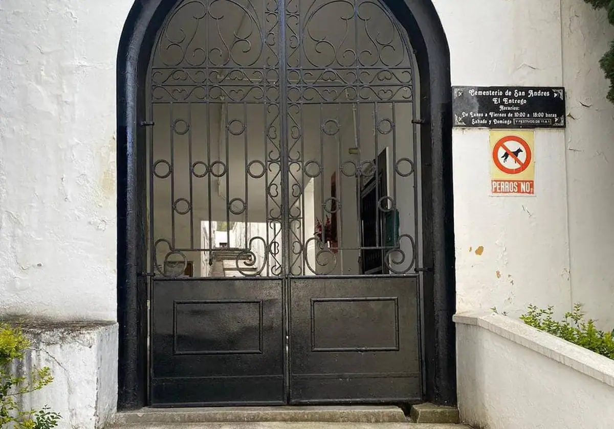 Se ha cerrado el cementerio de El Entrego por jubilación de su propietario ante la indignación de los vecinos