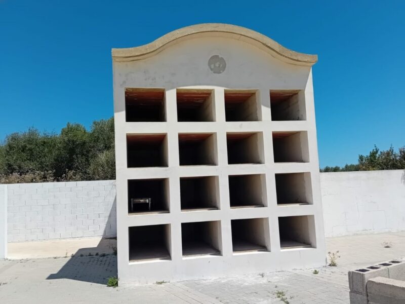 El ayuntamiento aprueba la construcción de nuevos nichos en el cementerio de la localidad de Es Migjorn Gran