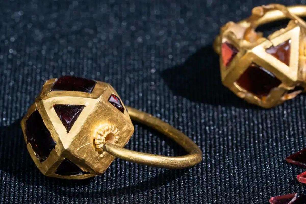 Arqueólogos desentierran el lujo y la historia en una necrópolis medieval de Crimea