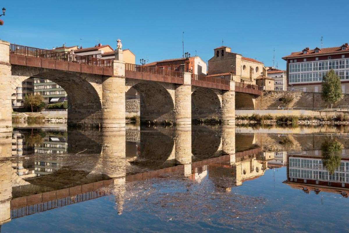 Miranda de Ebro busca tender puentes con los afectados del cementerio clausurado