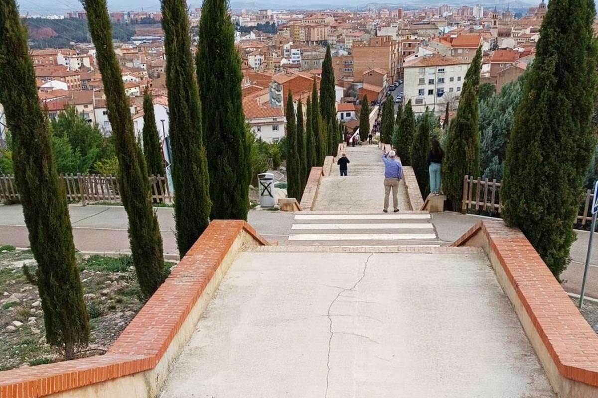 Obras en las escaleras del cementerio de Teruel: 642.510 euros y tres meses de plazo