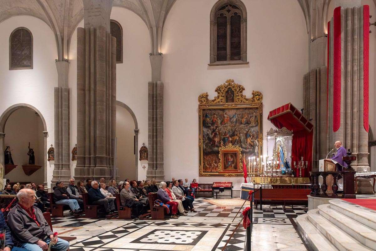 Un encuentro de memoria y consuelo: Tenerife acoge la segunda Misa Funeral organizada por Mémora