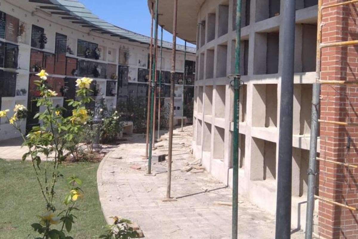 Vecinos de Nules critican la nueva tarifa uniforme en el cementerio municipal