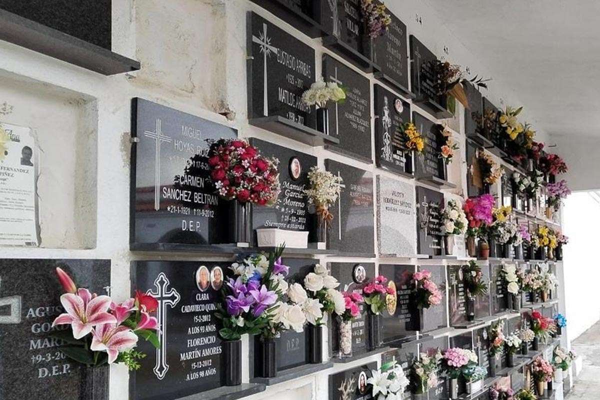 ¿Quieres ser administrador de cementerio en Plasencia? Aquí tienes los requisitos y el temario