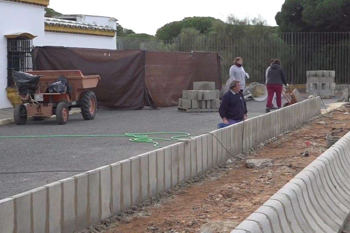 Punta Umbría renueva su cementerio histórico con obras que fomentan empleo local