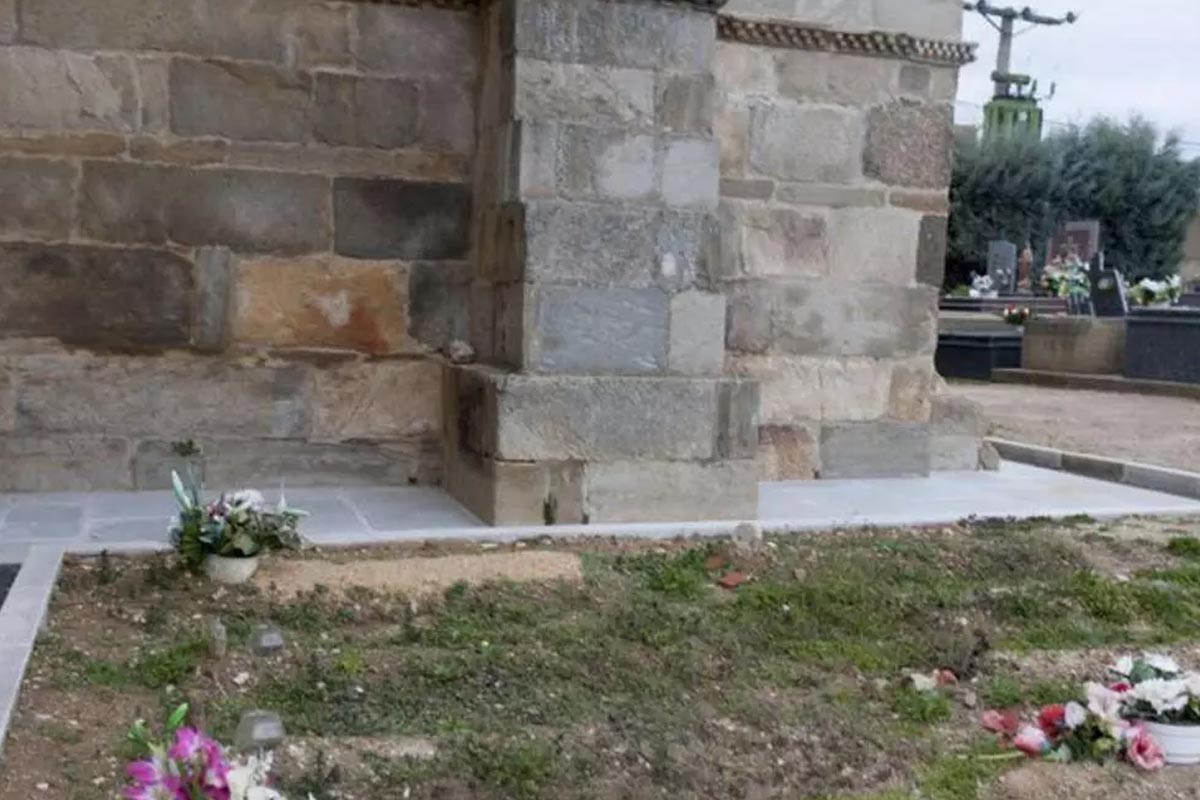 Vecinos de Santa Marta de Tera esperan decisión del Obispado sobre la clausura del camposanto local