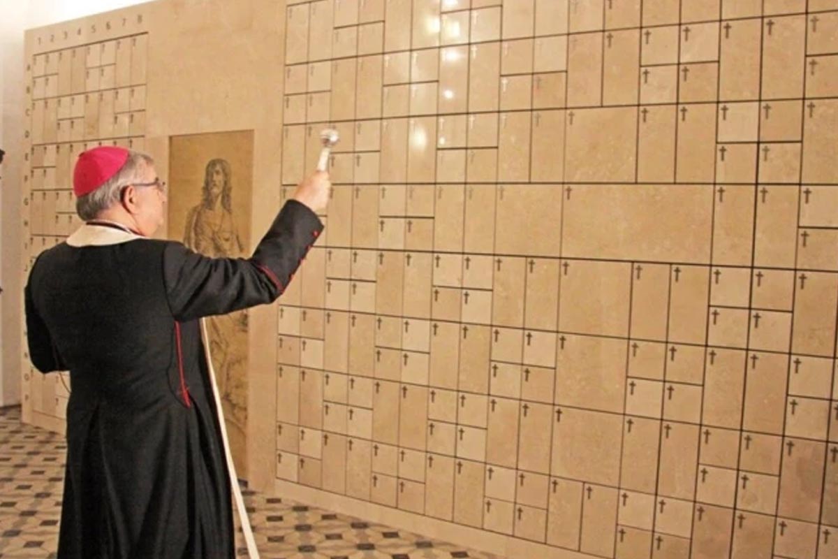 Un nuevo hogar para la memoria: la Catedral de Badajoz ya cuenta con su columbario