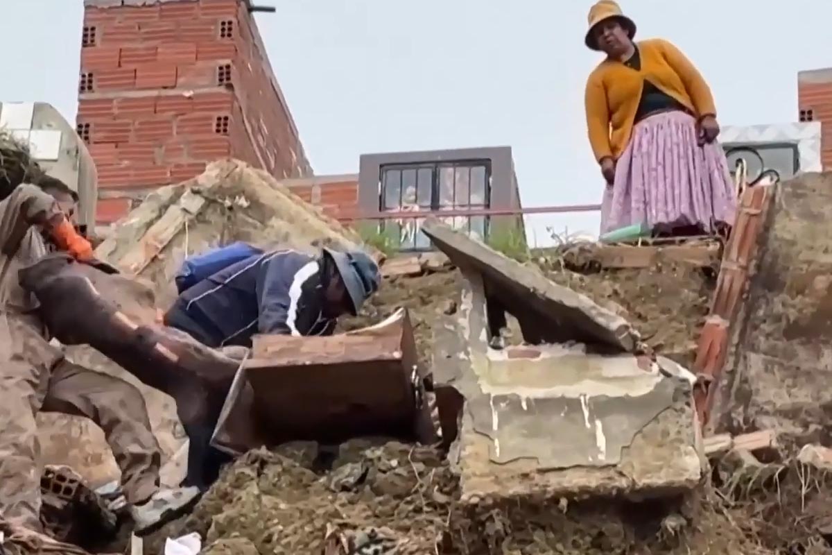 Derrumbe en cementerio clandestino de La Paz deja cuerpos expuestos y genera crisis sanitaria