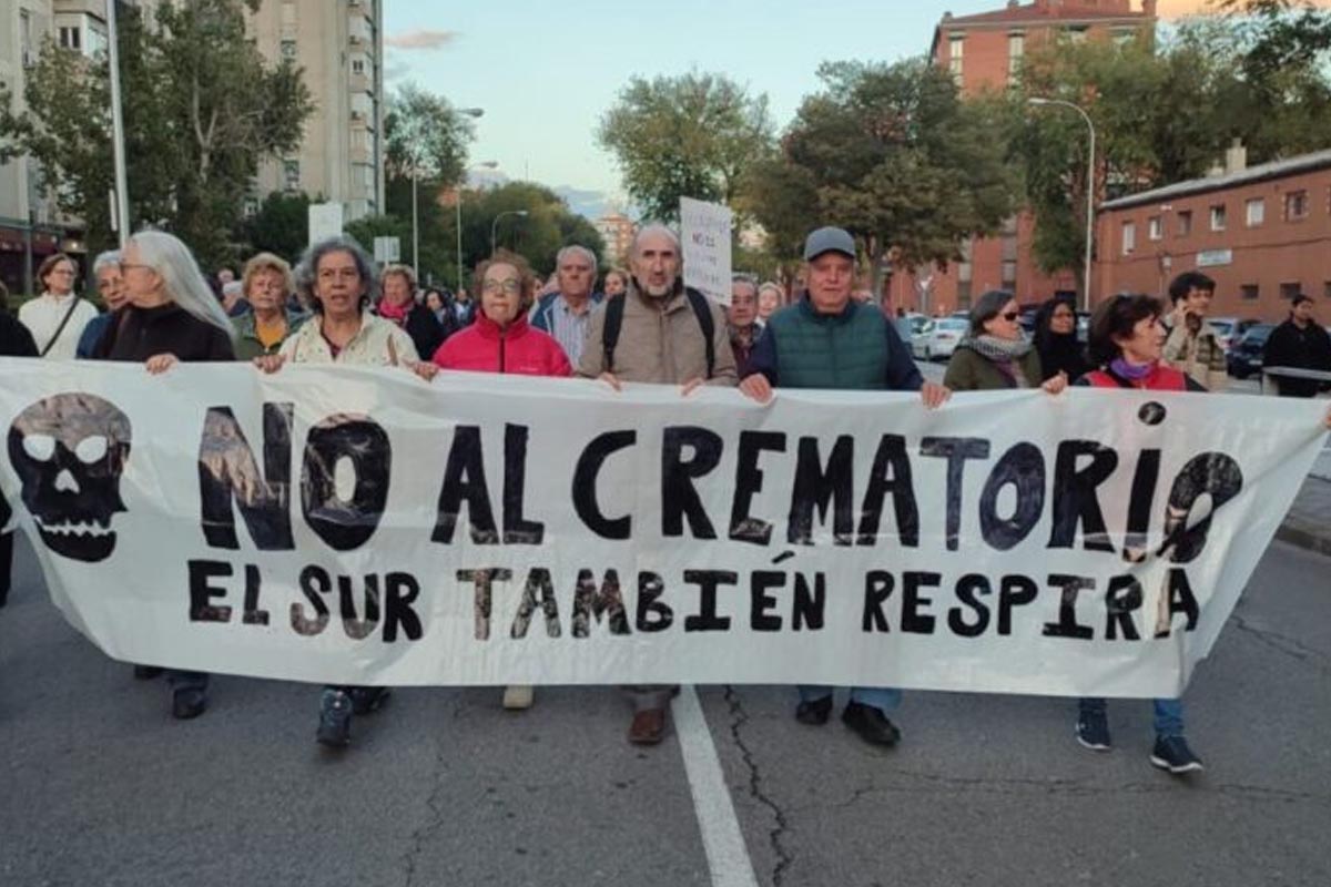 Vecinos de Usera y Villaverde expresan su rechazo a la instalación de un crematorio junto al tanatorio de la M-40