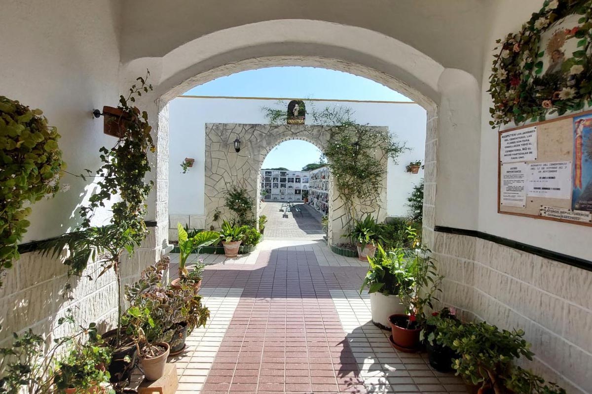 El Ayuntamiento de Barbate garantizará un servicio funerario público y sostenible