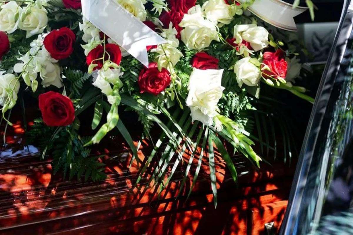 El auge de los servicios funerarios informales desafía a Venezuela