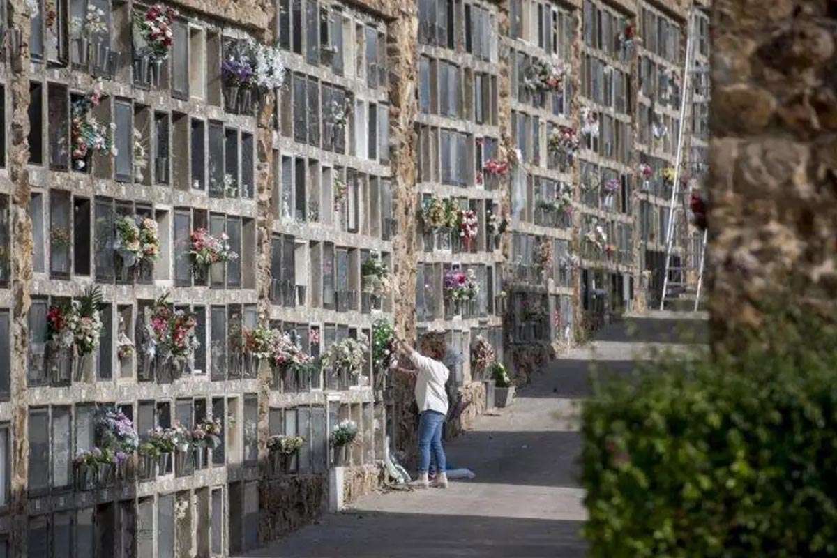 Barcelona refuerza la seguridad en sus cementerios con más de 90 nuevas cámaras