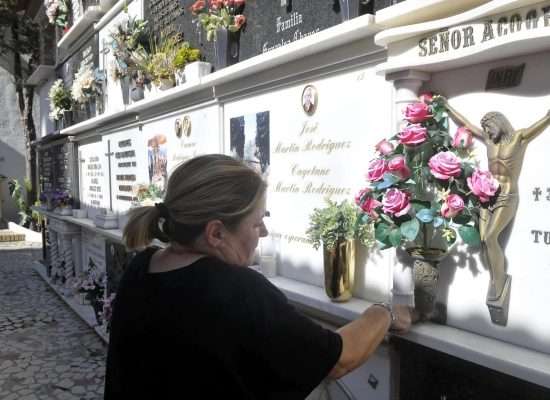 En Lanjarón, el Cementerio Crece para Enfrentar la Realidad de Más Muertes que Nacimientos