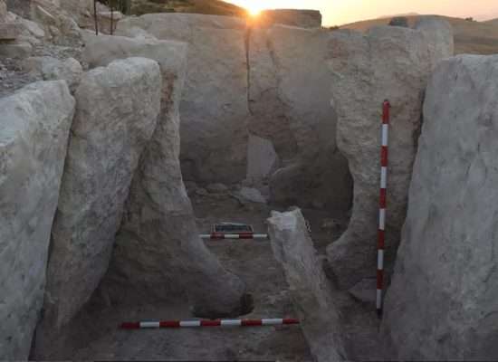 El Dolmen Milenario de La Lentejuela: Un Viaje al Pasado desde Teba