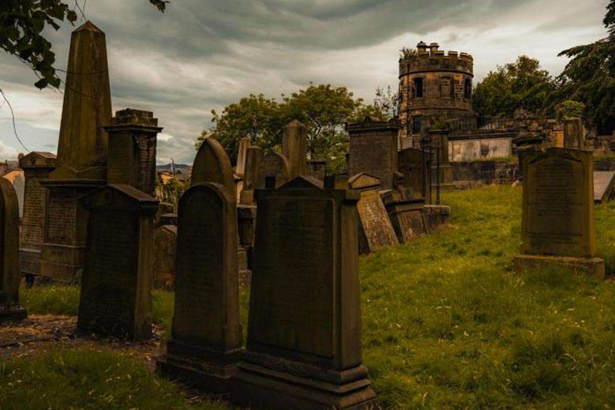 Cementerios de Edimburgo cierran sus puertas nocturnas por fiestas clandestinas