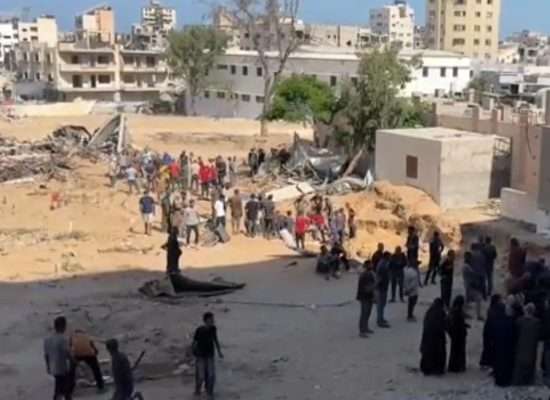 Gaza: La Triste Realidad de Enterramientos en Fosas Comunes en el Hospital Shifa