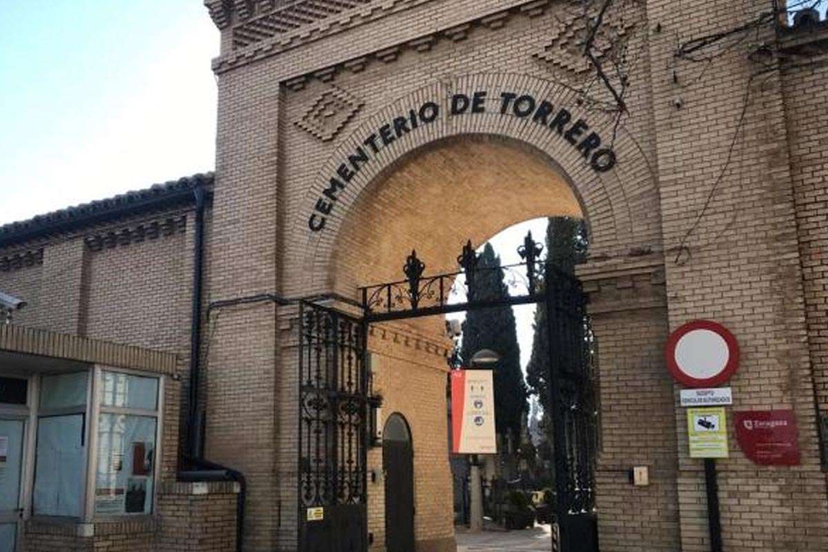 Zaragoza refuerza seguridad en cementerio de Torrero tras actos vandálicos