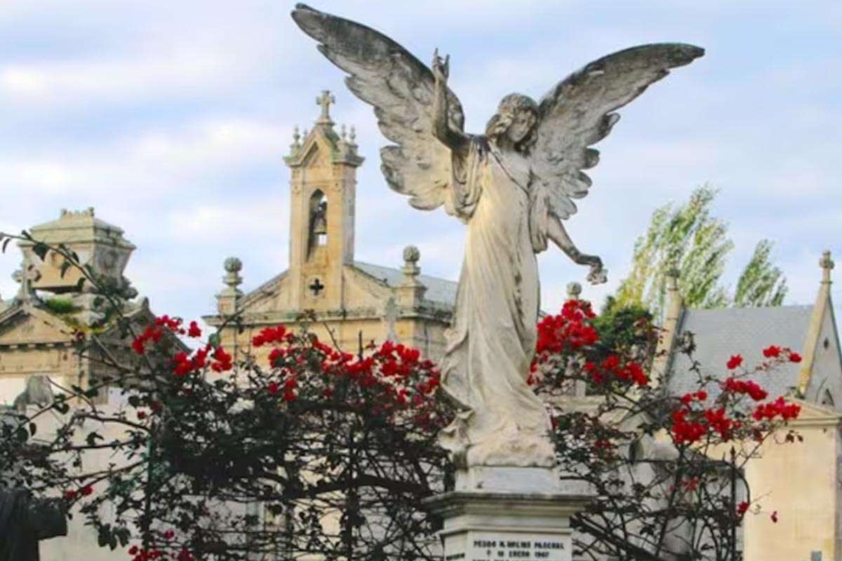 Reviviendo la historia: visitas teatralizadas en el cementerio de Pereiró de Vigo