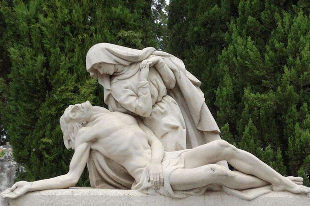 Esculturas funerarias en Extremadura: un viaje por el arte y la memoria