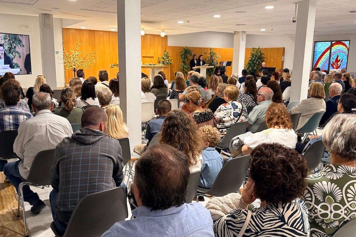 Alicante celebra la vida: emotivo homenaje en el Tanatorio la Siempreviva