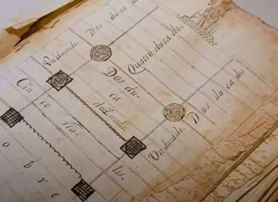 Un libro de difuntos del siglo XVII regresa a Cobeña tras más de dos décadas