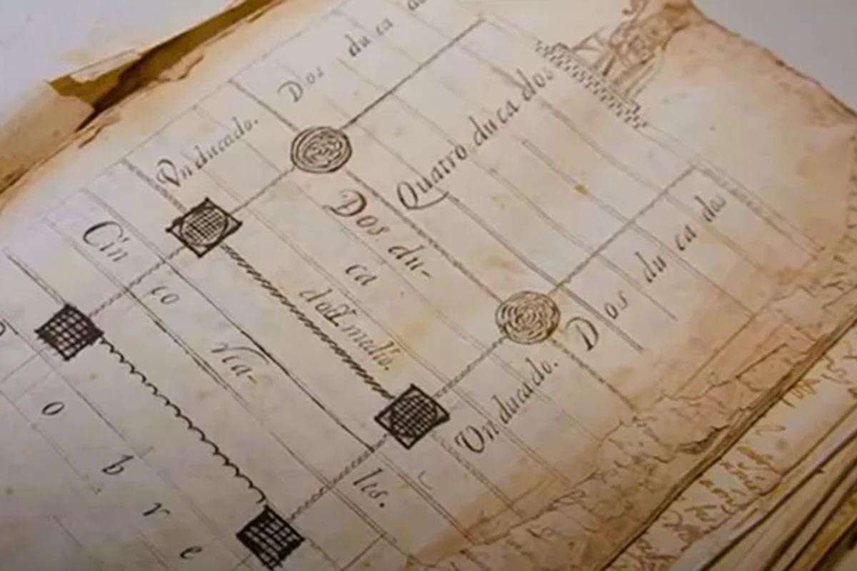 Un libro de difuntos del siglo XVII regresa a Cobeña tras más de dos décadas