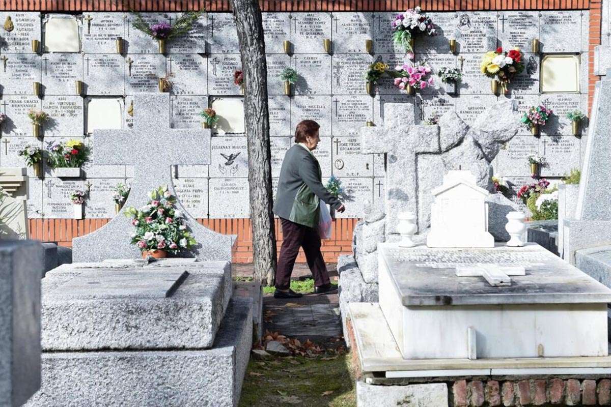 Proponen usar drones para proteger el arte funerario en Madrid