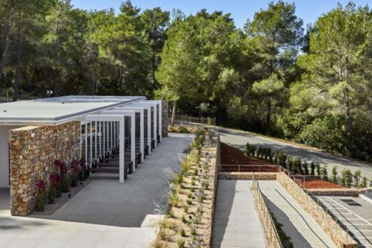 Aurens redefine el homenaje a los seres queridos con un nuevo tanatorio en Santa Eulària