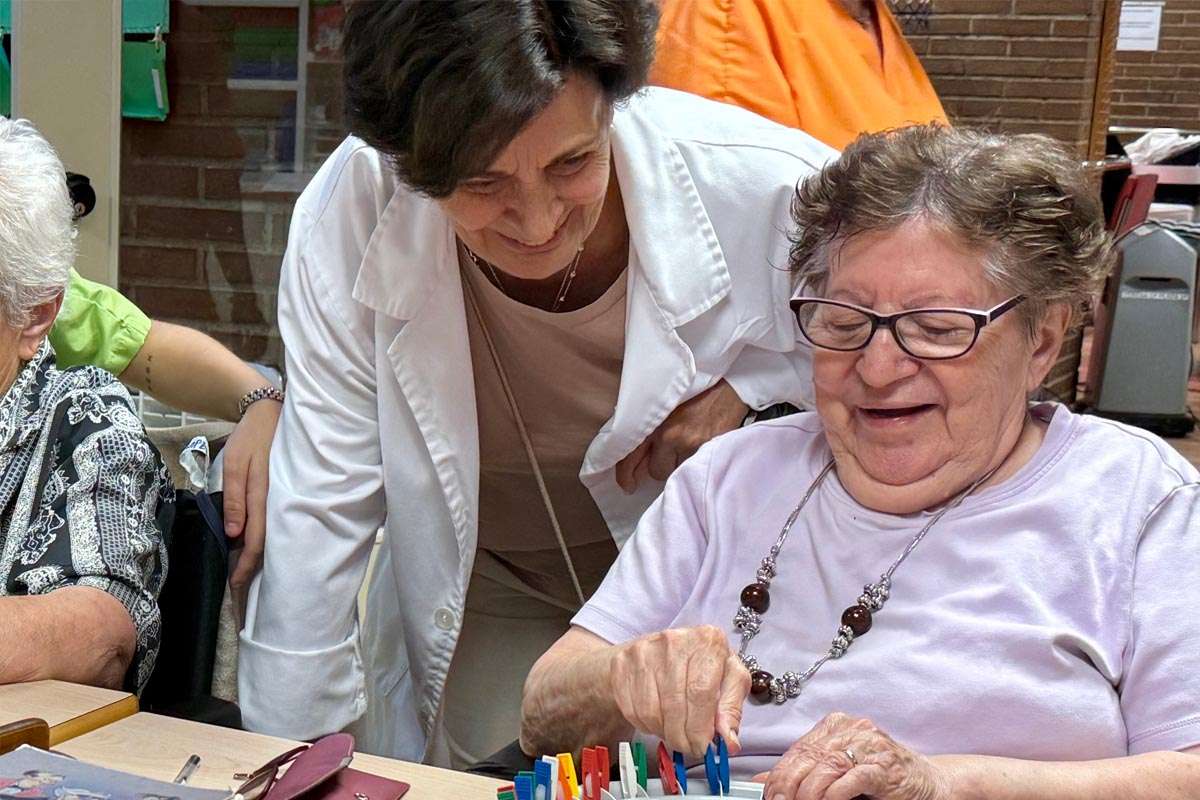 Un nuevo programa formará a 600 profesionales de residencias para humanizar los cuidados al final de la vida