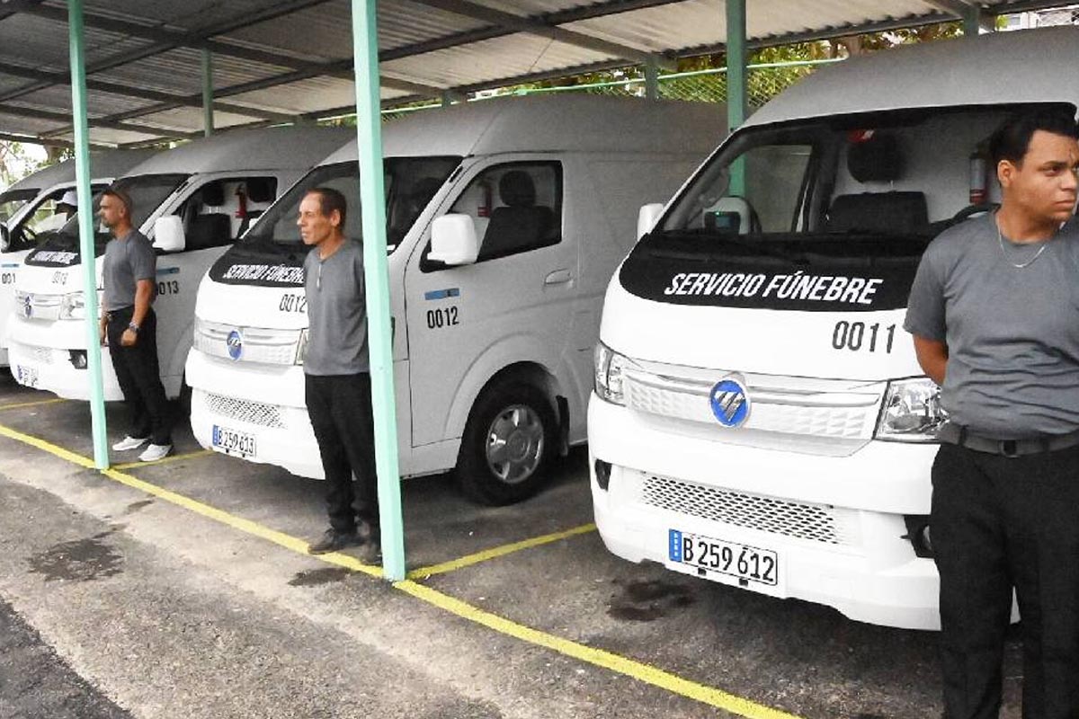 La Habana estrena flota de vehículos eléctricos para servicios funerarios