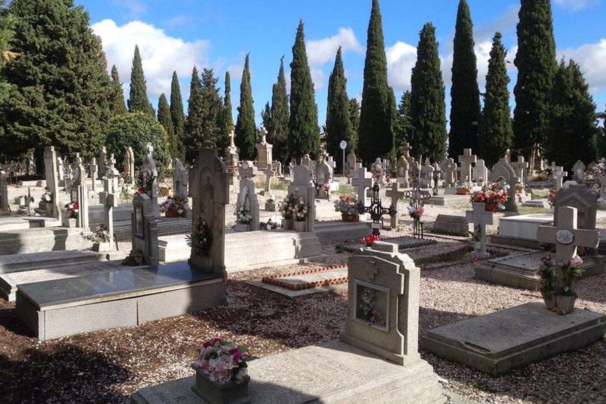 Literatura, fotografía y epitafios brillan en los premios culturales del Cementerio de Torrero 2025
