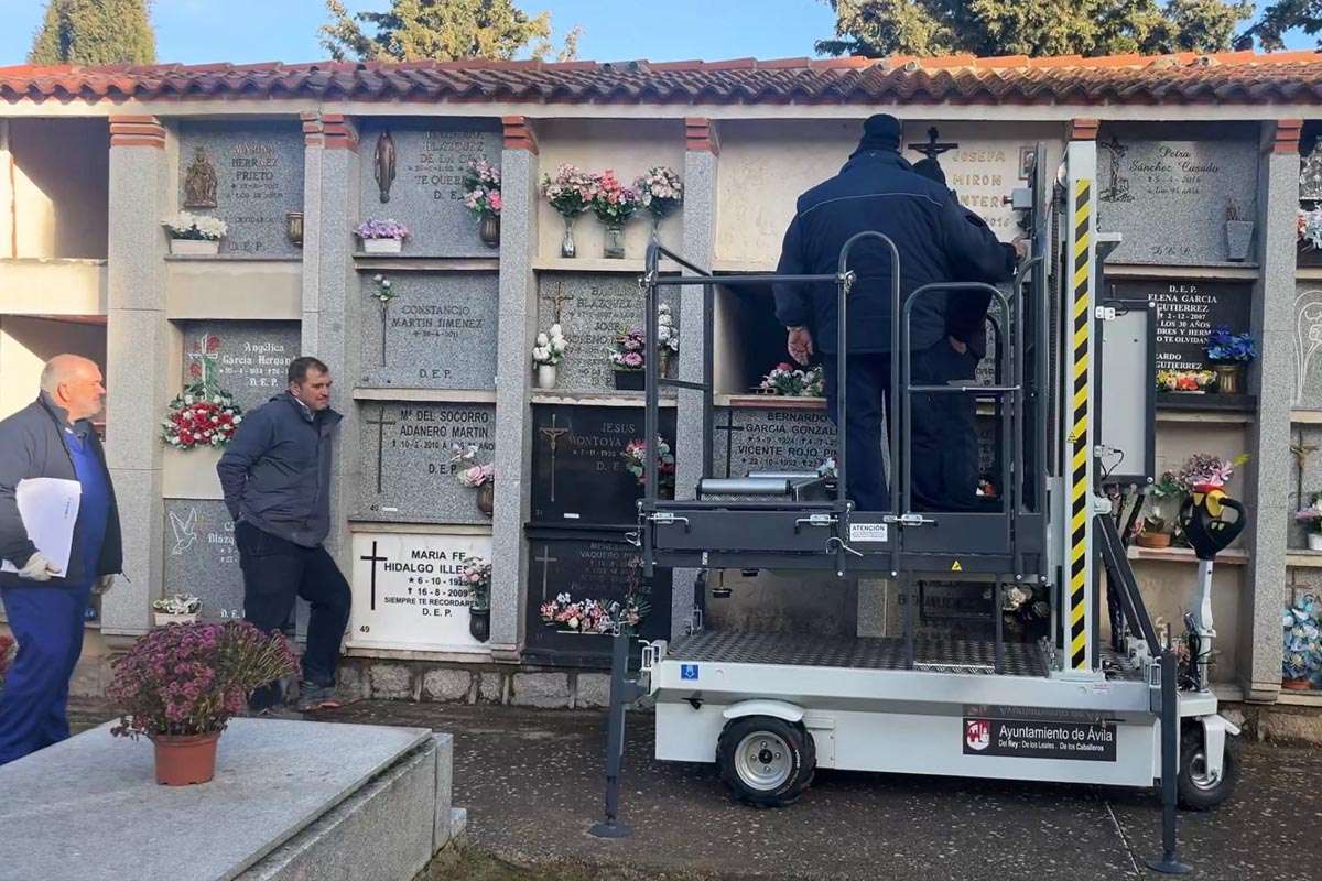 Innovación y seguridad se unen en el nuevo portaféretros del Cementerio de Ávila