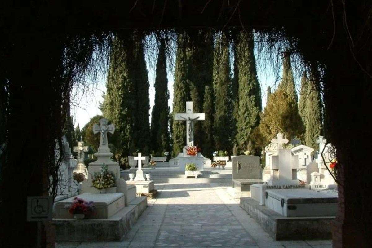 Denuncias por abandono en el cementerio de Guadalajara: Ataúdes bajo el agua