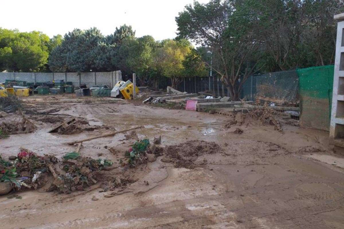 Catarroja recupera la normalidad en su cementerio tras la devastadora DANA