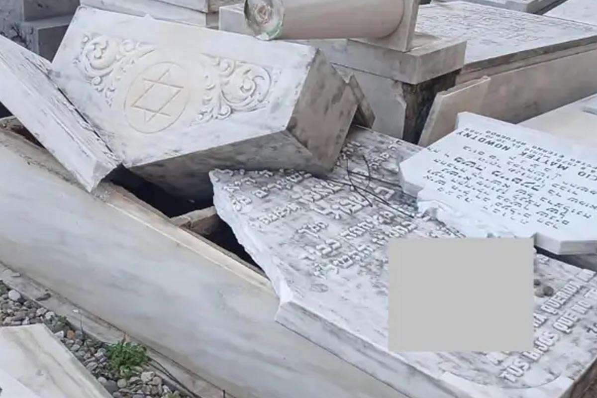 Barcelona se une contra el vandalismo en el cementerio judío de Les Corts