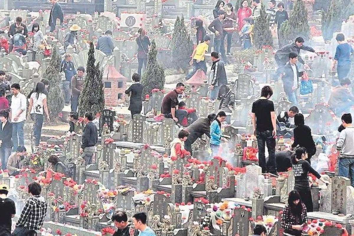 Resistencia cultural en China: el rechazo a la cremación desafía las directivas gubernamentales