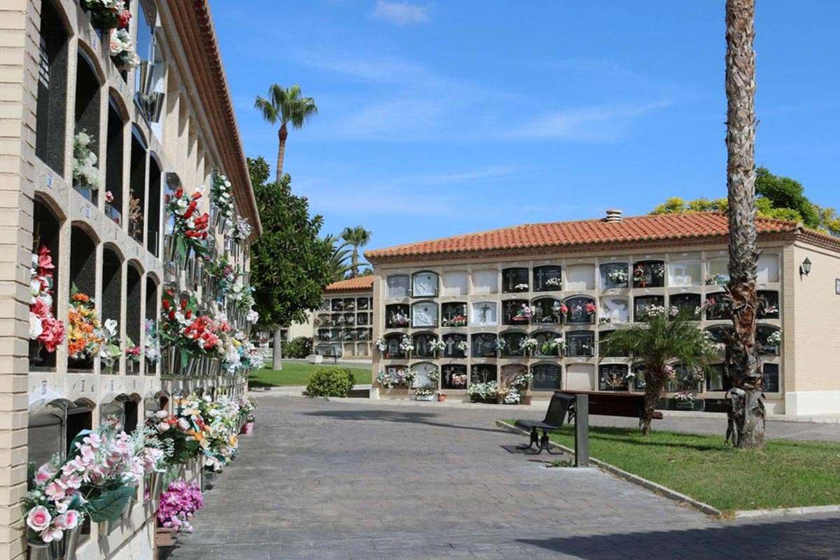 Benidorm lanza taller de empleo para mejorar atención ciudadana y cuidado de cementerios