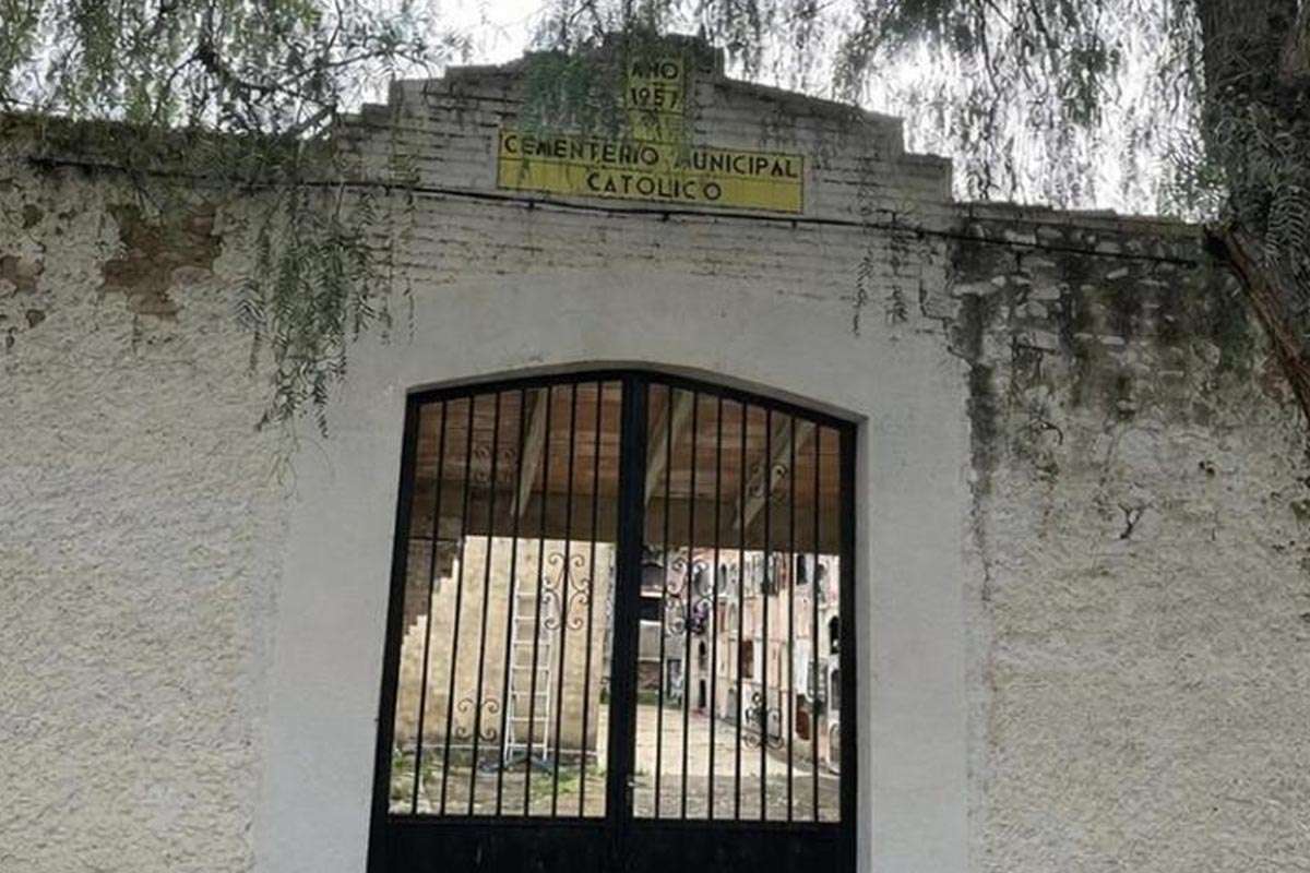 Chóvar se despide de su cementerio histórico tras 146 años de historia
