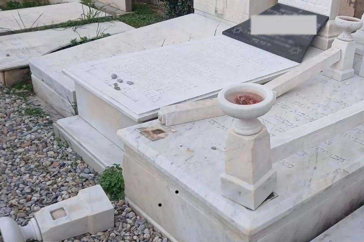 Barcelona refuerza la seguridad en cementerios tras ataques a tumbas judías