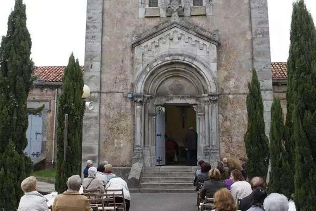 Un plan de 120.000 euros para salvar la capilla del cementerio de Ceares