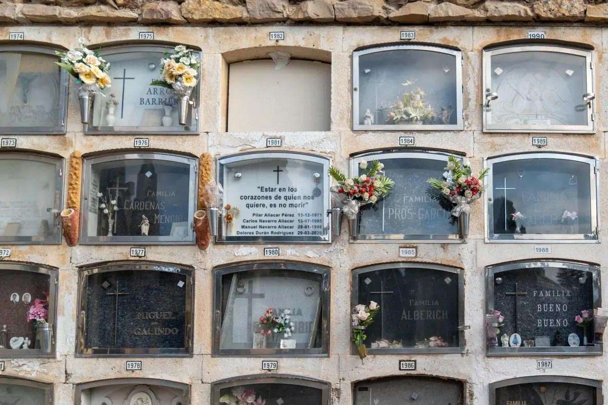 Castelldefels responde a la demanda con la ampliación de su cementerio municipal