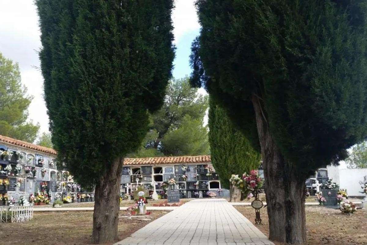 Valdeltormo prepara la expansión de su cementerio ante la falta de espacio