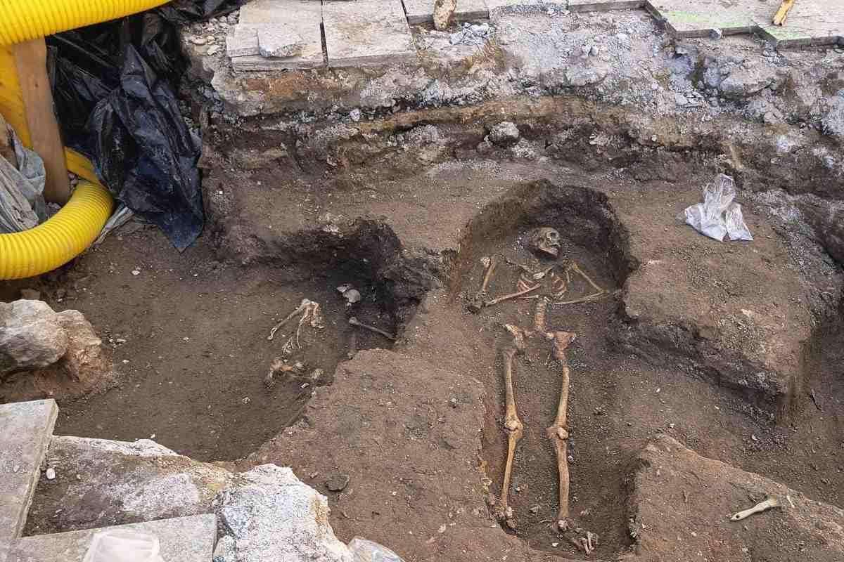 Un cementerio medieval resurge en Illescas: el pasado se revela bajo la plaza