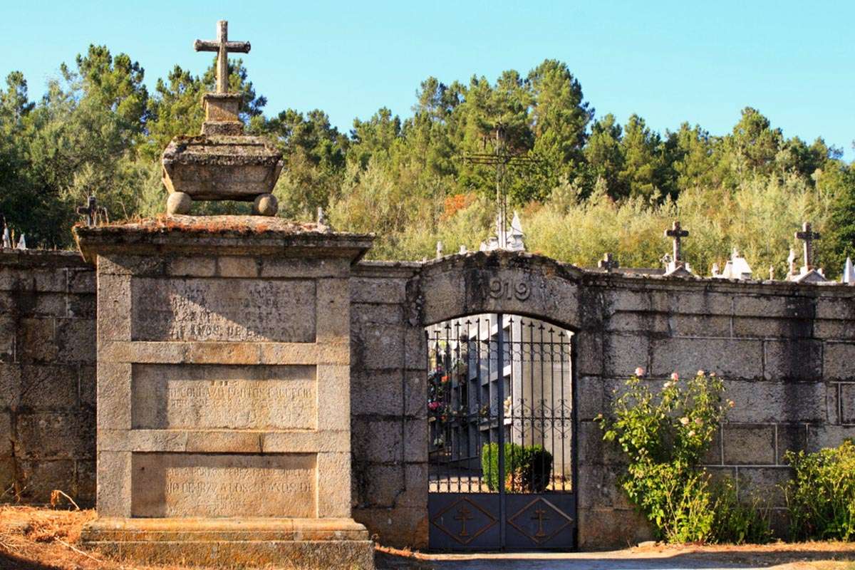 El misterio del oro rojo: bandas criminales saquean cementerios en Galicia