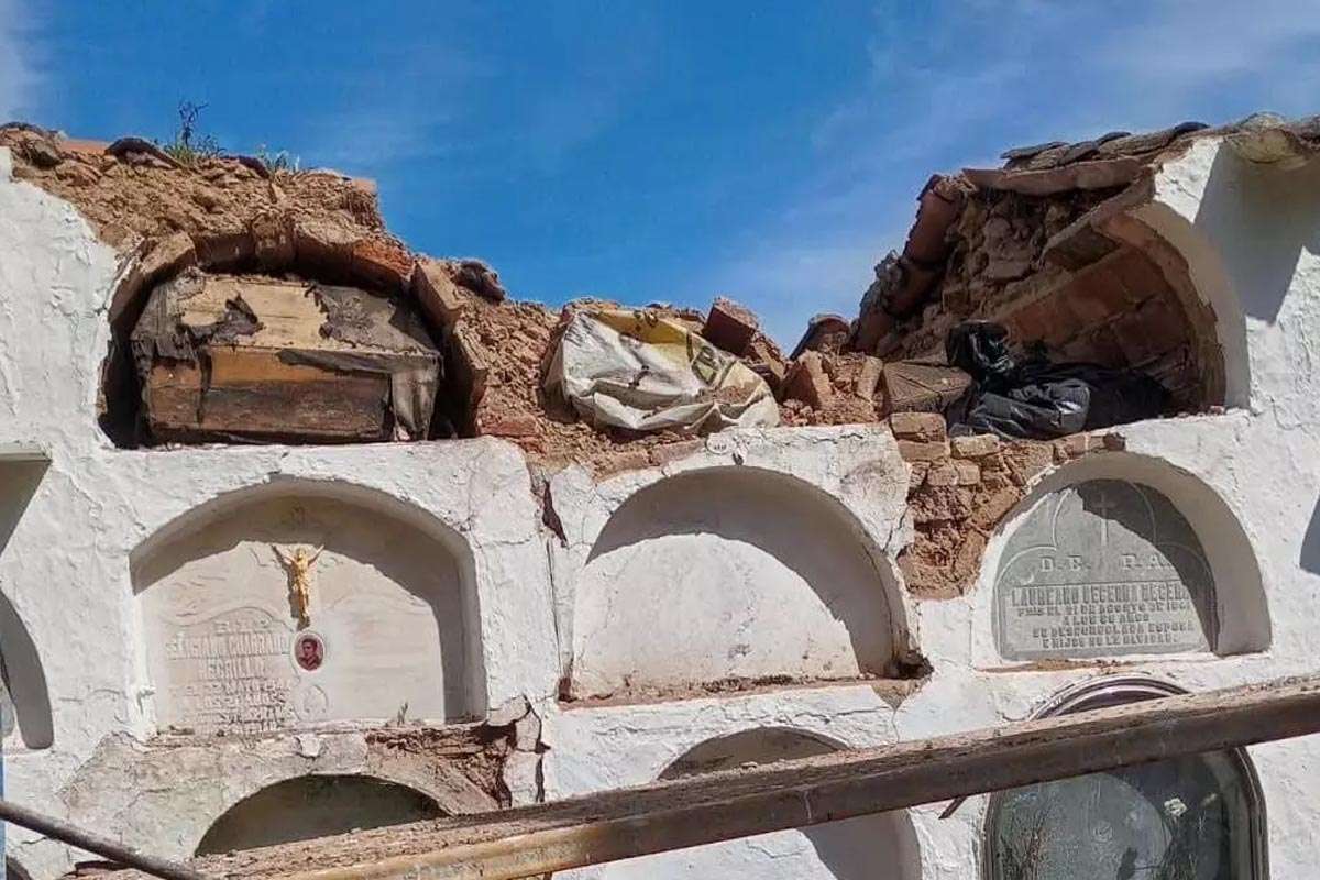 Desprendimiento en cementerio de Feria expone restos humanos y genera alarma